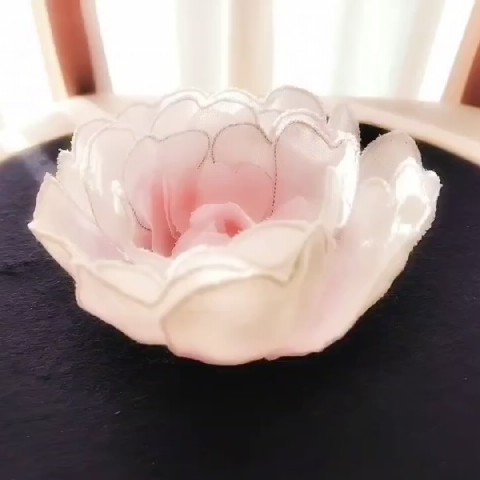 彩りの手刺繍人